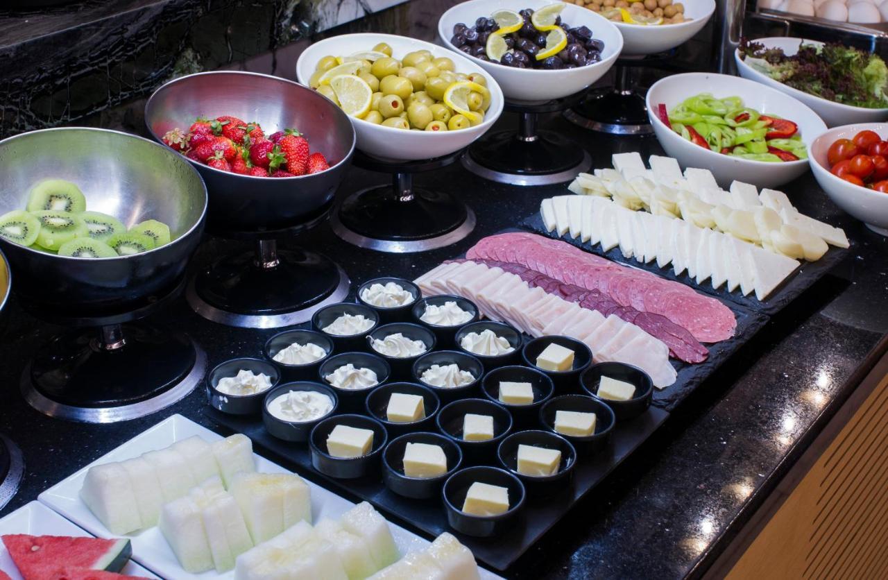 Régie Ottoman Istanbul - Special Category Hotel Exterior foto A cheese and fruit buffet